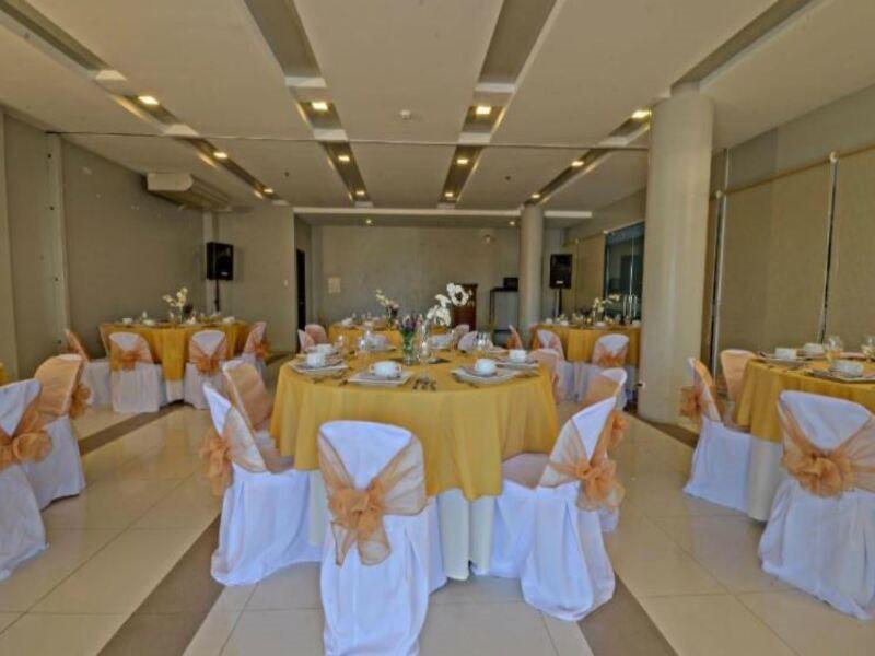 Empire Suites Hotel Puerto Princesa Bagian luar foto