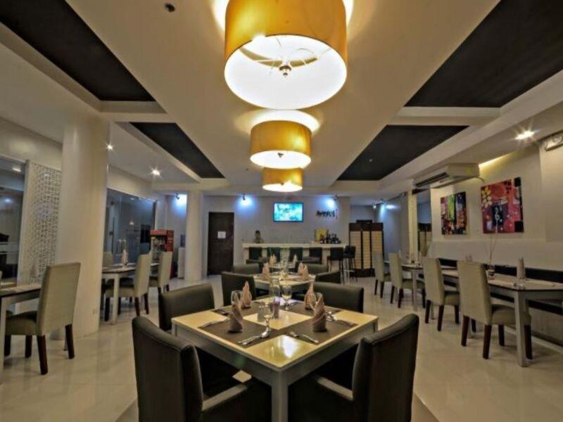 Empire Suites Hotel Puerto Princesa Bagian luar foto