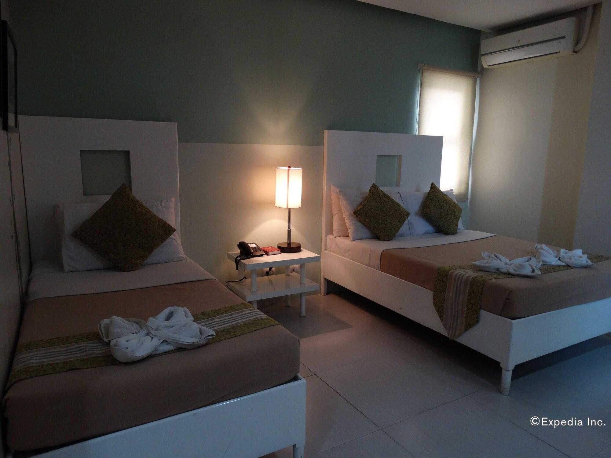 Empire Suites Hotel Puerto Princesa Bagian luar foto