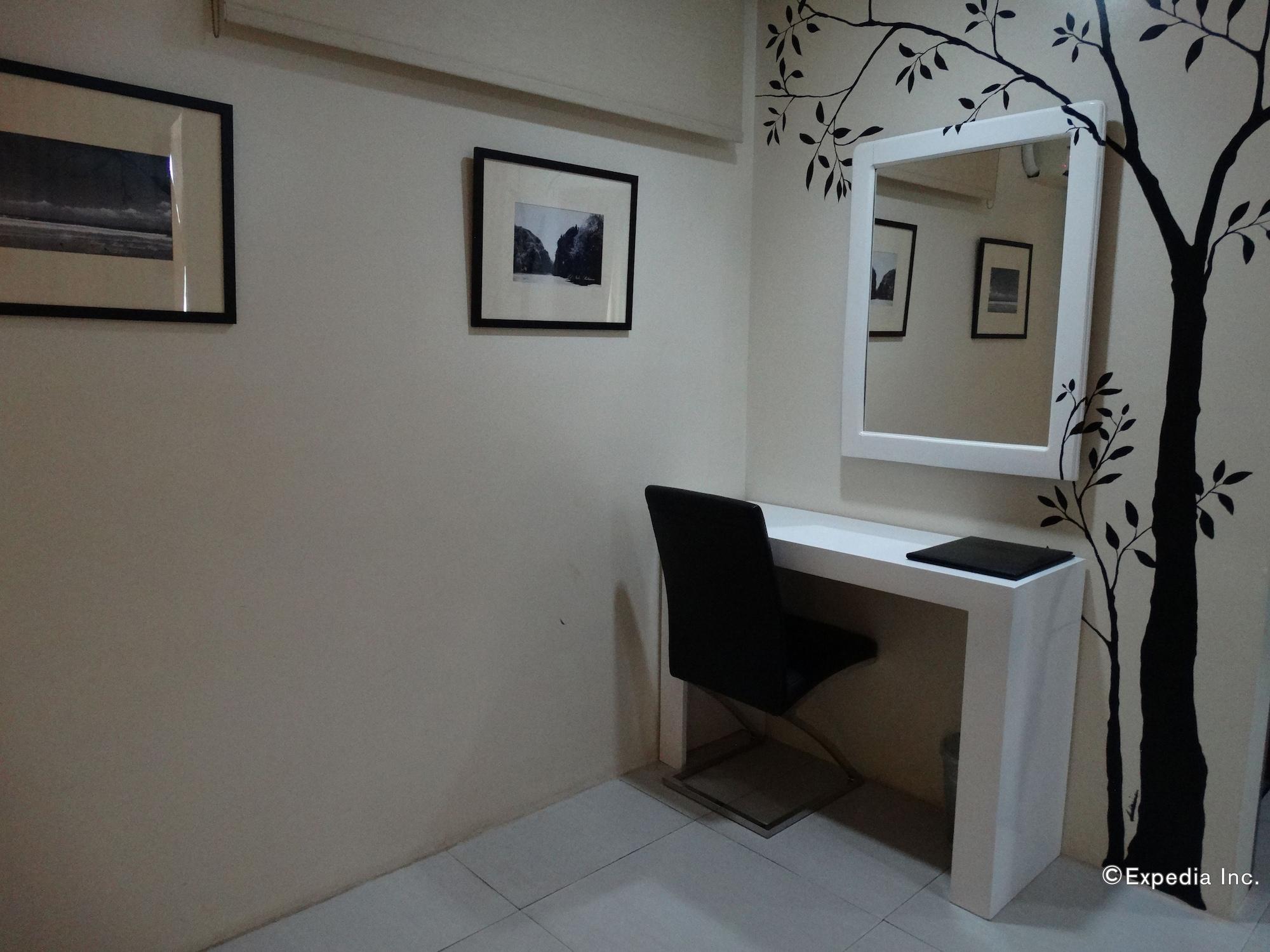 Empire Suites Hotel Puerto Princesa Bagian luar foto