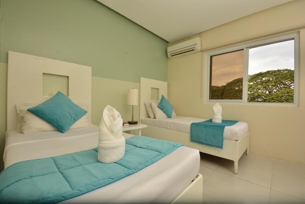 Empire Suites Hotel Puerto Princesa Bagian luar foto