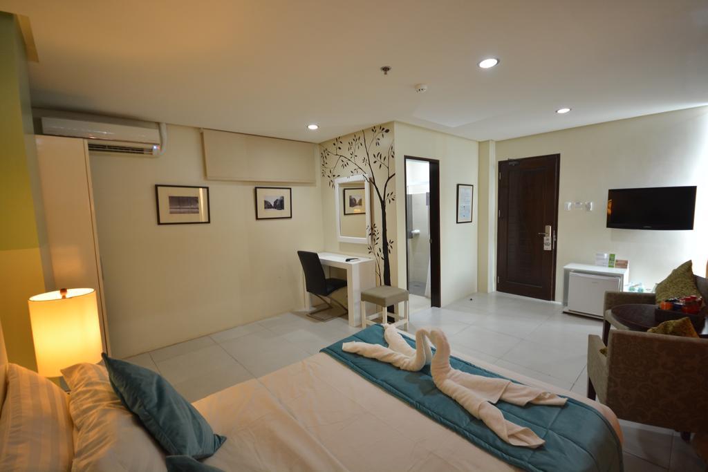 Empire Suites Hotel Puerto Princesa Bagian luar foto