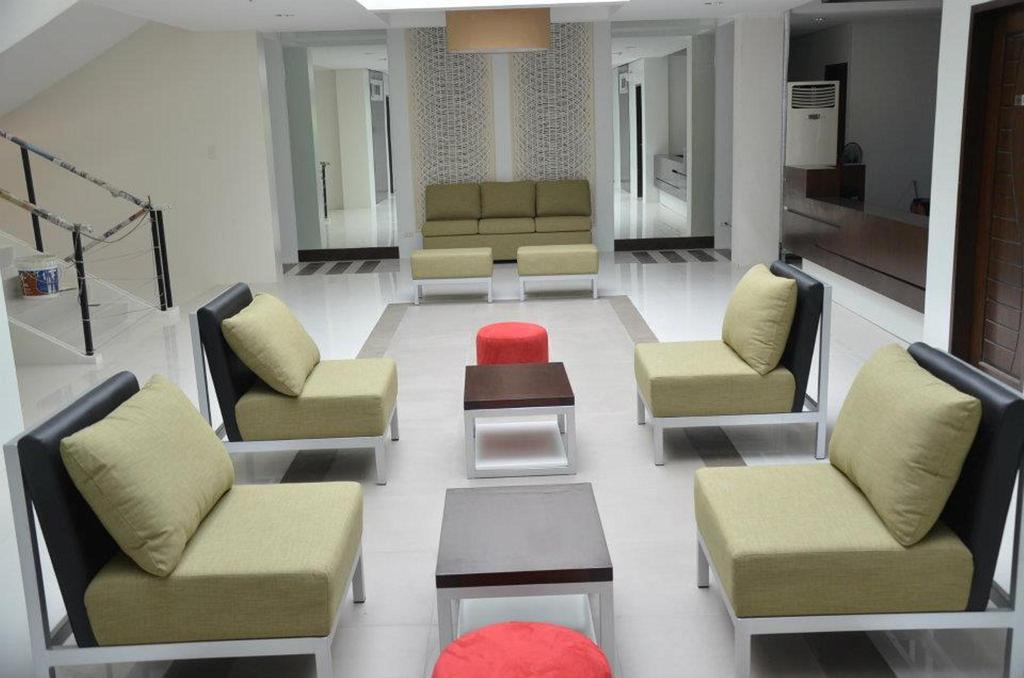 Empire Suites Hotel Puerto Princesa Bagian luar foto